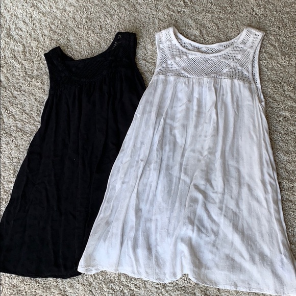 🎉 Maternity B1G1 FREE 🎉 Lot of 2 Flawless light and breezy maternity tanks - Picture 1 of 4